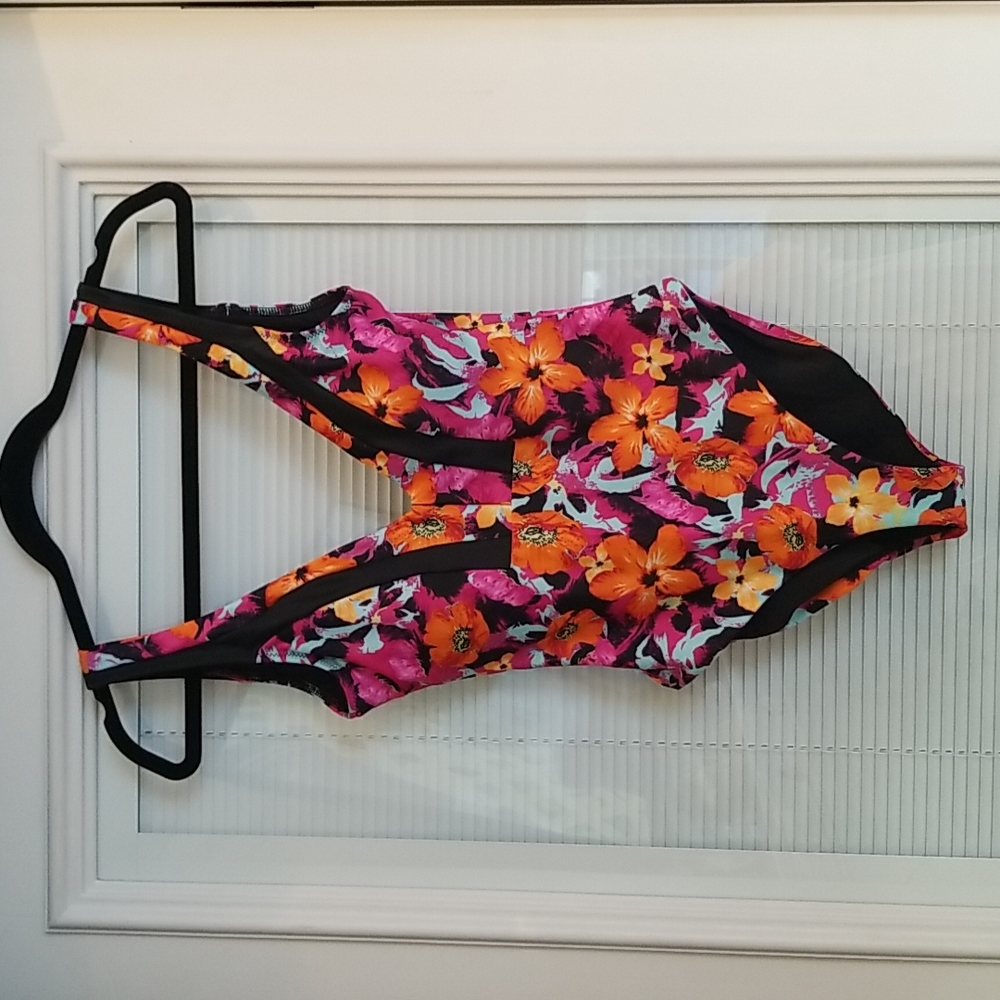 COPY - Sunproof by Weatherproof women's sz 5 one piece swimsuit